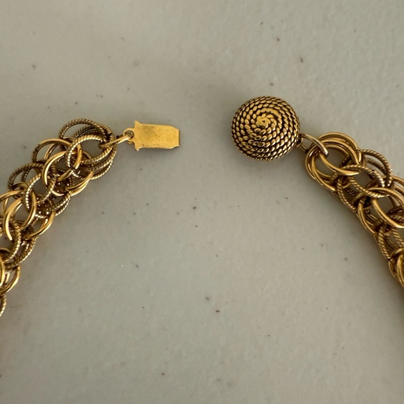 Vintage Elegant Gold tone Chain Necklace - Picture 3 of 5